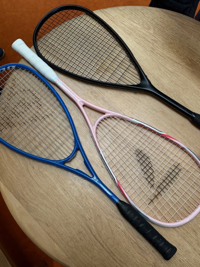 A squash game amongst strangers organized via Fyng